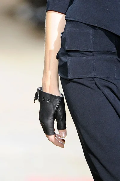 Look 18